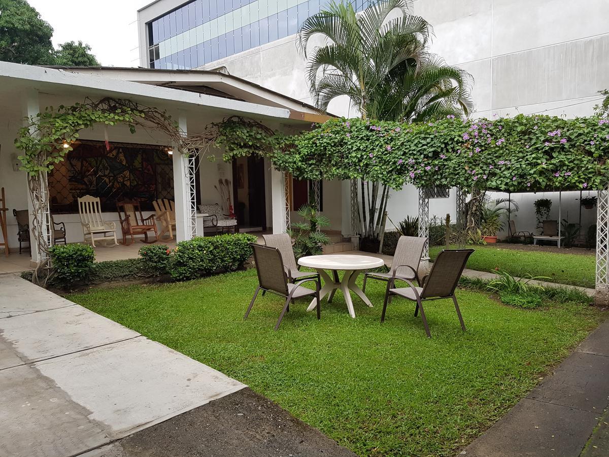 Hostal Aqui Me Quedo San Pedro Sula Exterior foto